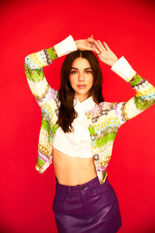 'Greyโs Anatomy' Star Adelaide Kane Sheds Light on the Nitty, Gritty