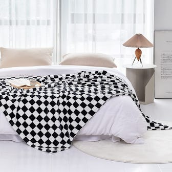 LOMAO Throw Blanket