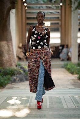 Chanel’s 2022/2023 Métiers D’Art Collection Celebrates Creatives In Dakar