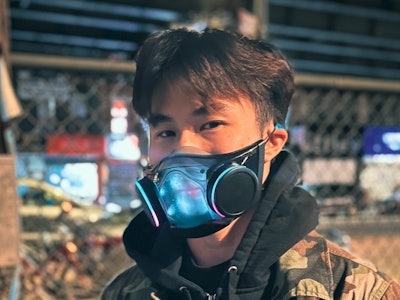 Inverse editor Raymond Wong wearing Razer Zephyr air purification mask