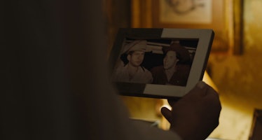 Quentin (Tom Hollander) and Greg (Jon Gries) pose in a framed photograph together in The White Lotus...