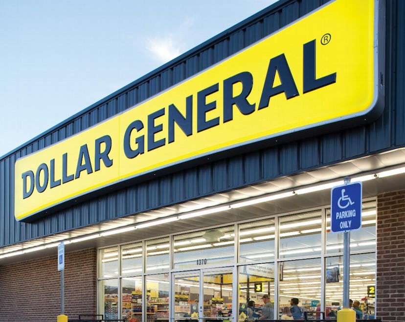 Dollar General's 2022 Christmas hours are good for procrastinators.