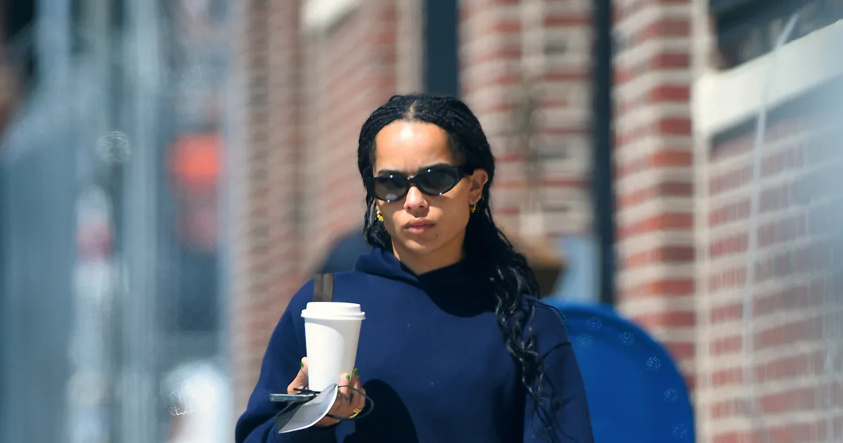 Zoë Kravitz’s Mary Jane Ballet Flats Can Be Worn Year Round