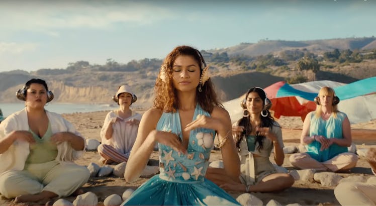 Zendaya's Super Bowl commercial outfit is being compared to the little mermaid.