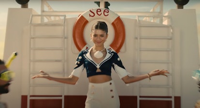 Zendaya's Super Bowl 2022 commercial for Squarespace features three outfit changes.