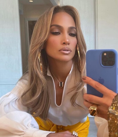 Jennifer Lopez mirror phone selfie