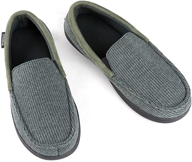 ULTRAIDEAS Men's Lightweight Moccasin Slippers