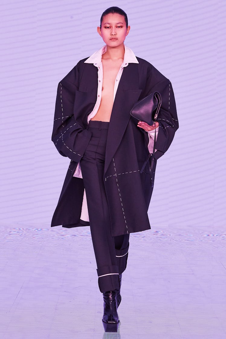 Model on the NY Fashion Week Fall 2022 runway in a Peter Do oversized black blazer, black pants, hee...