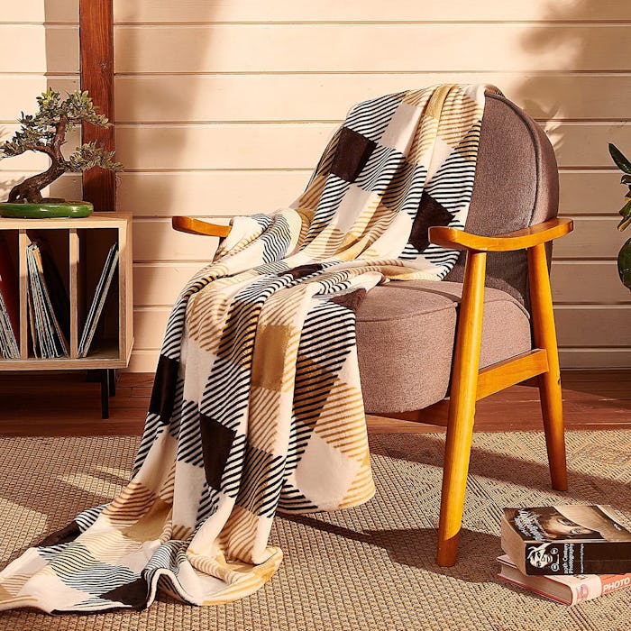 Malinad Plaid Throw Blanket