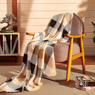 Malinad Plaid Throw Blanket