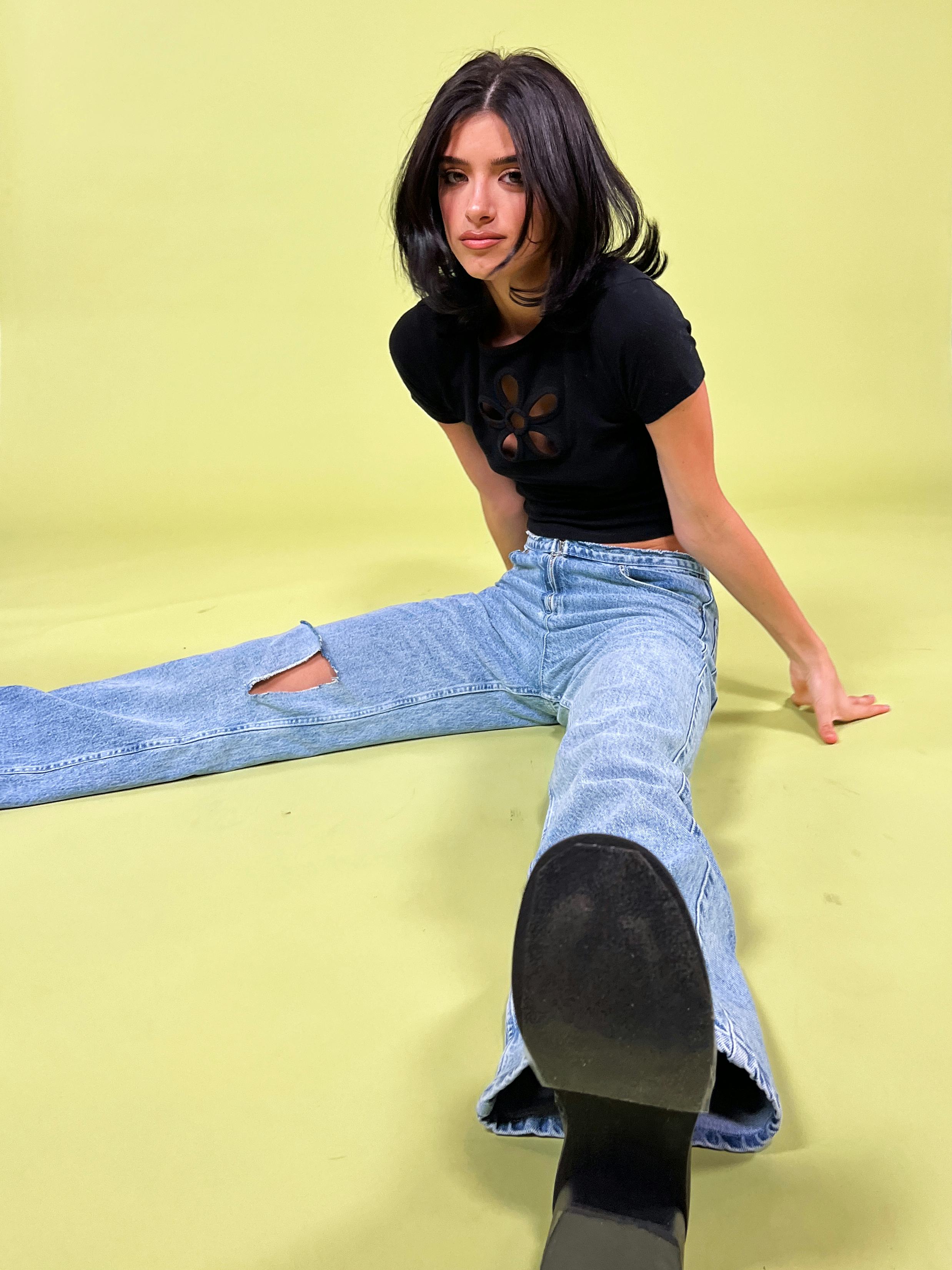 Dixie & Charli D'Amelio Launch New Social Tourist Collection(02)