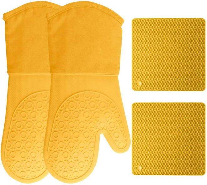 HOMWE Silicone Oven Mitts and Pot Holders (4-Piece Set)