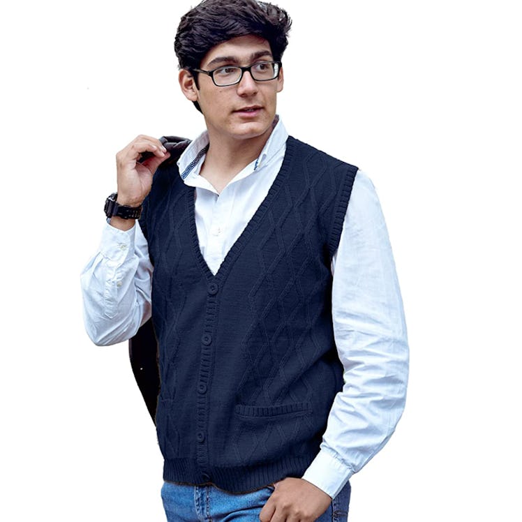 This alpaca sweater vest features a timeless argyle pattern.
