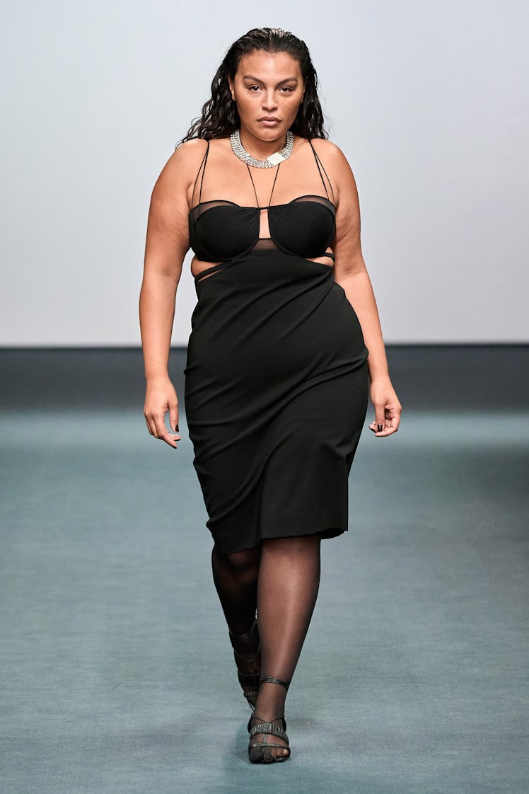 Paloma Elsesser in a black Nensi Dojaka dress at the London Fashion Week Fall 2022