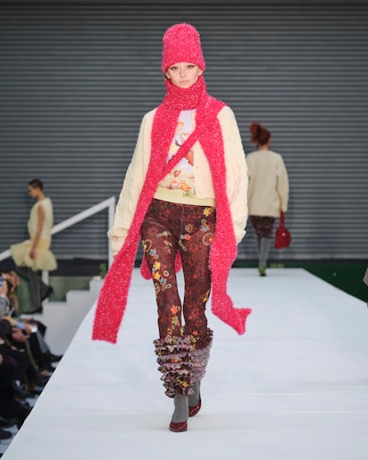 Molly Goddard’s Fall/Winter 2022 Show Helps You Master London Style So ...