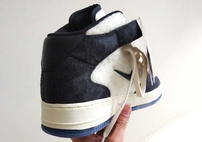 Nike Air Force 1 Mid "Panda" back