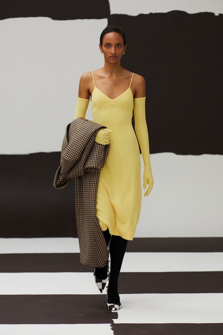 A model in a yellow Emilia Wickstead dress and gloves at the London Fashion Week Fall 2022