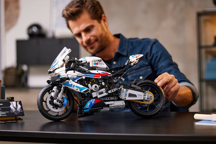 LEGO Technic BMW M 1000 RR