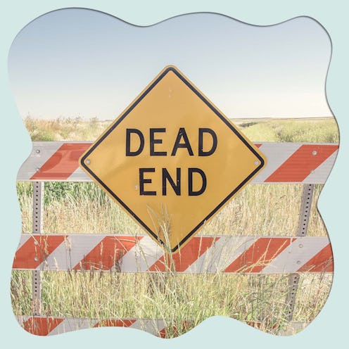 Dead end sign at a beginning of a grass field