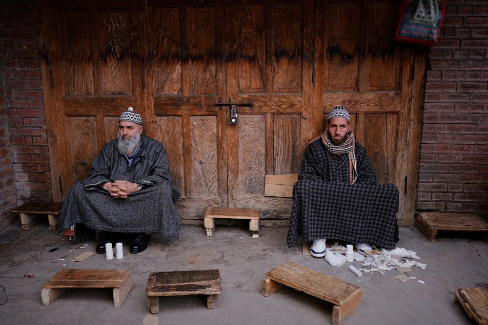 In Kashmir, indigenous Muslim healers cure broken bones with ...