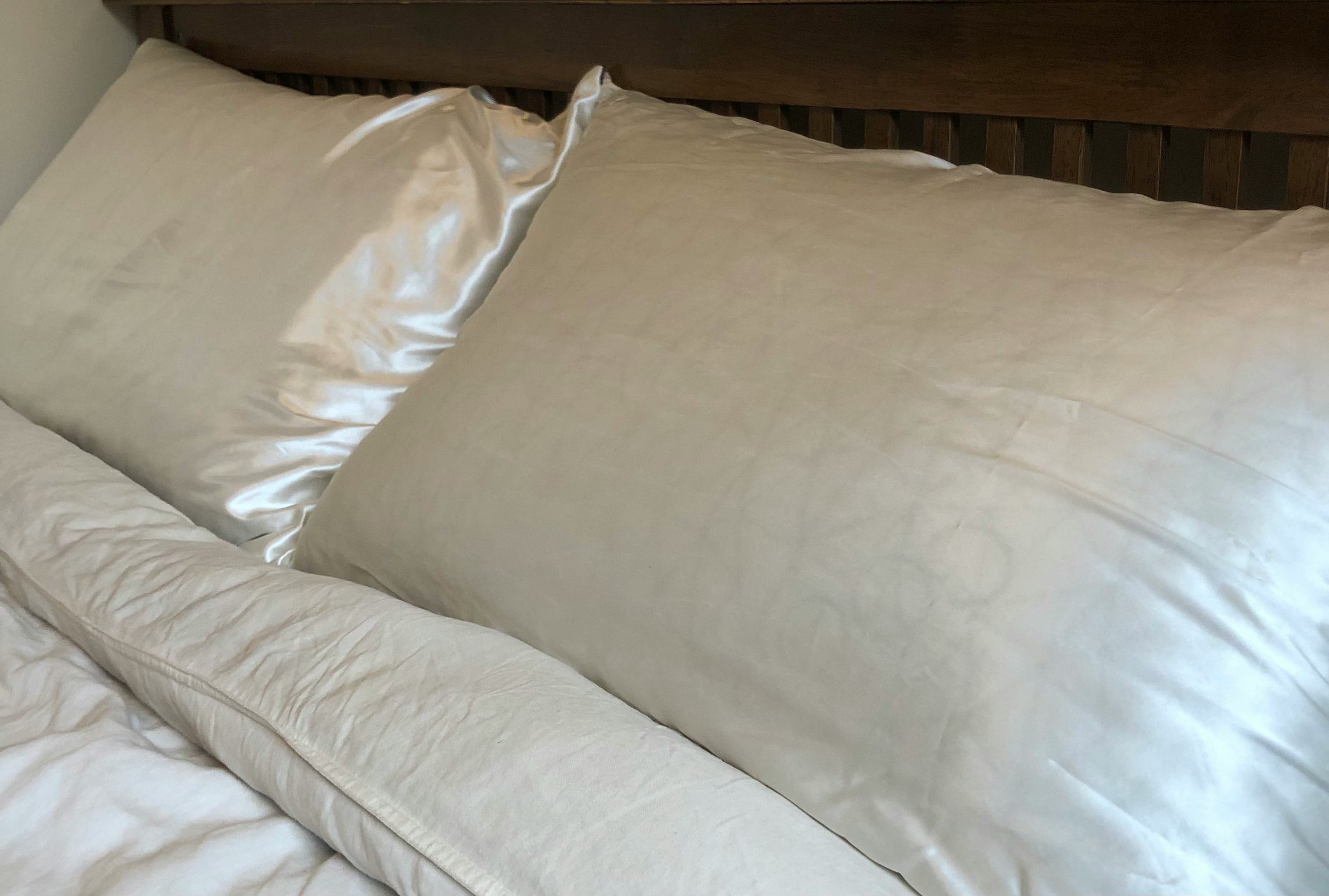 The 8 Best Pillowcases For Acne, According To A Derm — Tested By Editors