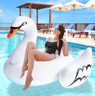 Greenco Giant Inflatable Swan Pool Float
