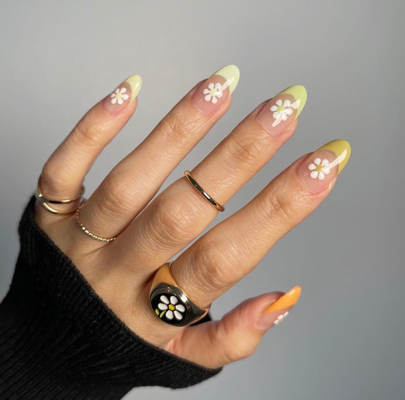 french manicure with citron tips and matching daisy spring nail art
