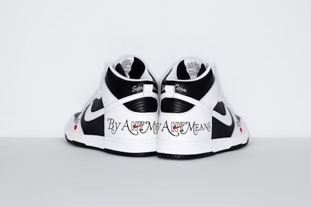Supreme x Nike SB Dunk High sneaker