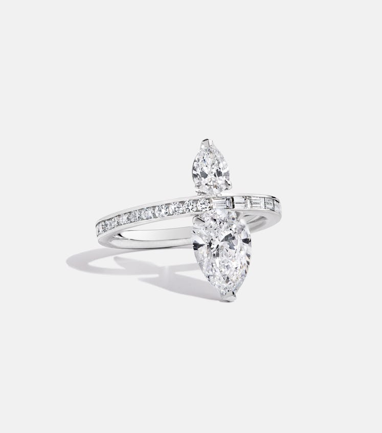 two pear-cut diamond on a baguette band in white gold