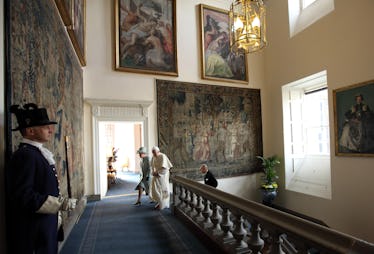 Where Does Queen Elizabeth II Live? A Guide to Her 6 Residences 10 The Queen and the Pope at the Place of Holyroodhouse