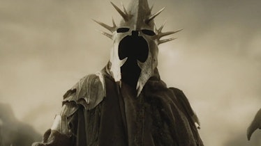 The Witch-king of Angmar standing on the battlefield in Lord of the Rings: Return of the King