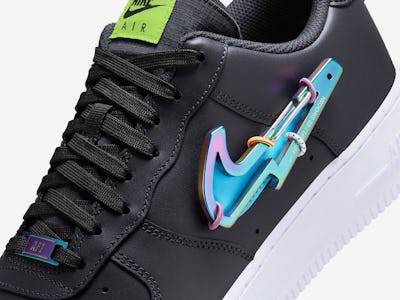 Nike air force clearance 1 metal emblem