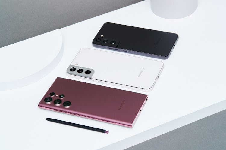 Galaxy S22, S22+, S22 Ultra family shot