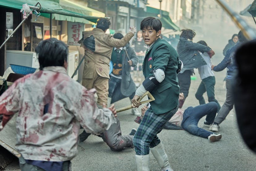 Dead Lomon as Lee Su-hyeok fighting zombies in 'All of us are Dead'.