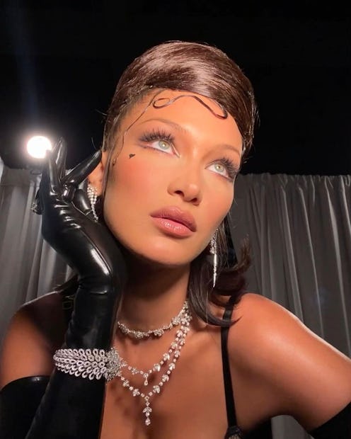 Bella Hadid fishtail eyeliner