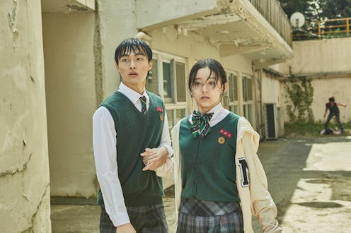 Yoon Chan-young as Lee Cheong-san and Park Ji-hu as Nam On-jo in All of us are Dead
