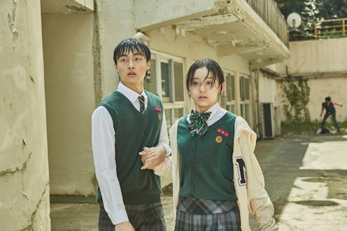 Yoon Chan-young as Lee Cheong-san and Park Ji-hu as Nam On-jo in All of us are Dead