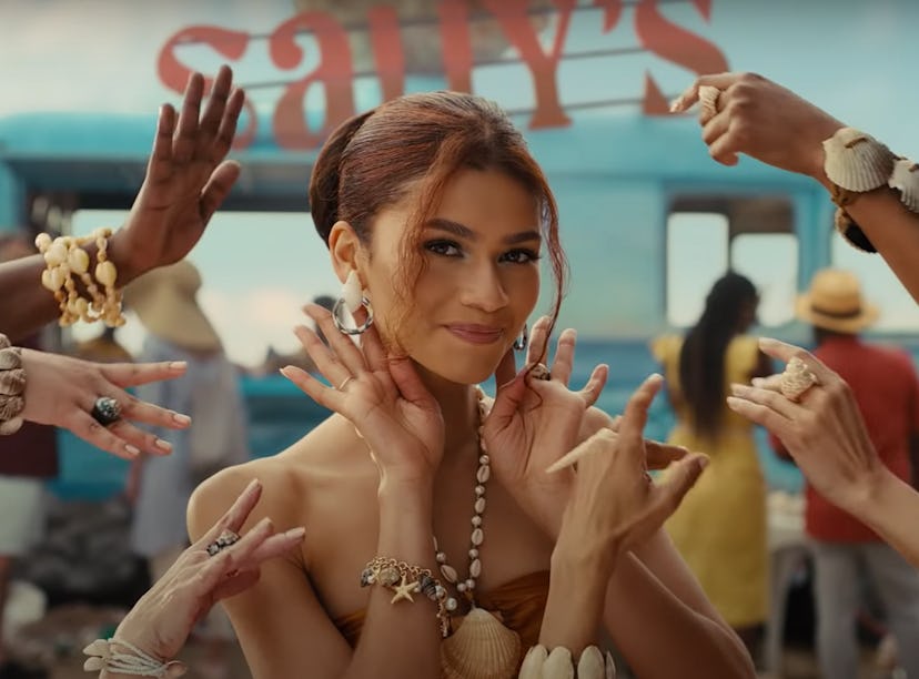 Zendaya's Super Bowl 2022 ad, commercial has some looks like give off Ariel from 'The Little Mermaid...