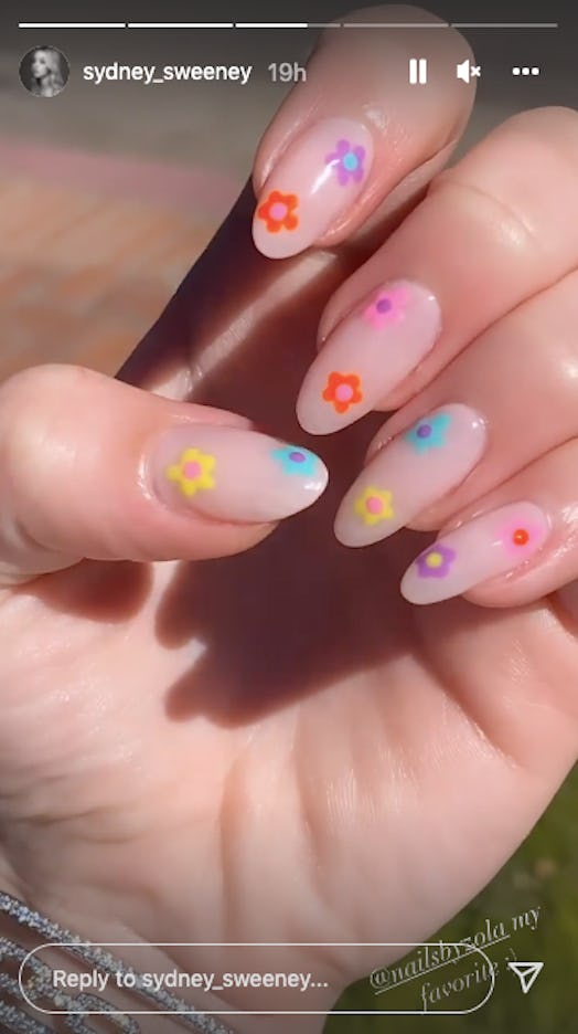 Sydney Sweeney flower nails