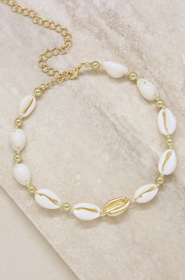 Ettika's Out To Sea Cowrie Shell & 18kt Gold Plated Necklace. 