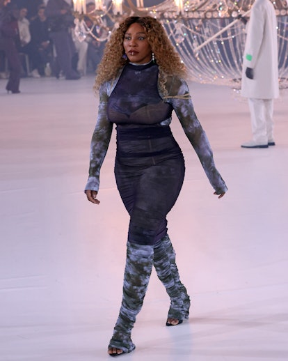 Serena Williams walking the fall 2022 Off-White show