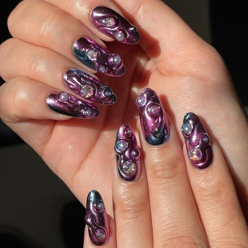 Chrome 3D nails