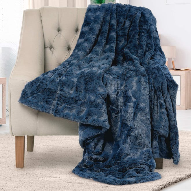 Everlasting Comfort Luxury Faux Fur Throw Blanket