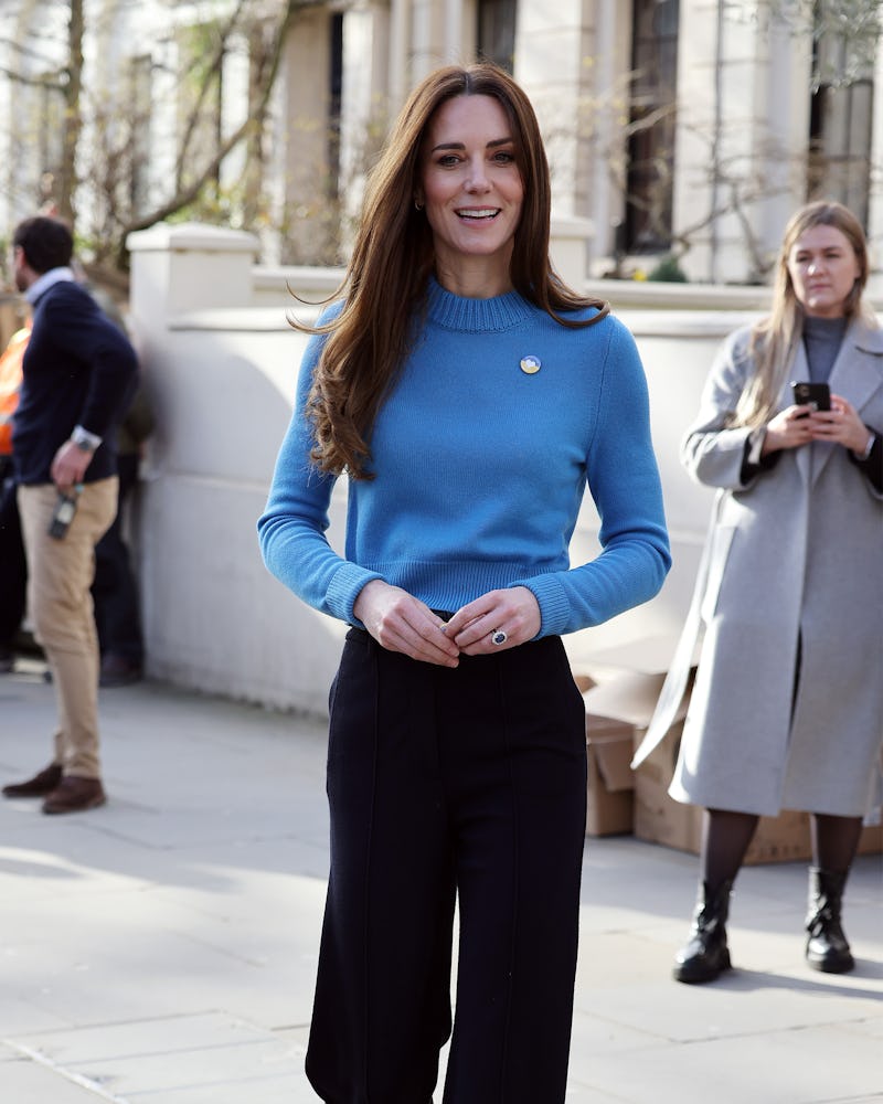 kate middleton wears blue sweater to visit the Ukrainian Cultural Centre