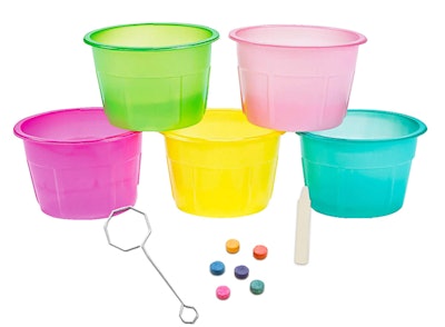 Use this Easter egg coloring up set to make dyeing eggs easy.