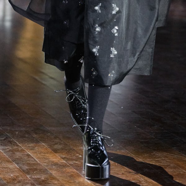 a model wearing black lace-up platform oxfords on the Simone Rocha runway