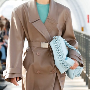 Chunky chain handbag trend on Stella McCartney runway
