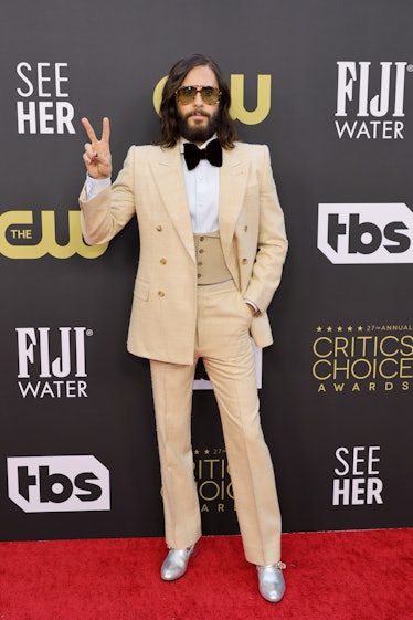 Jared Leto flashing a peace sign at the Critics Choice Awards 2022