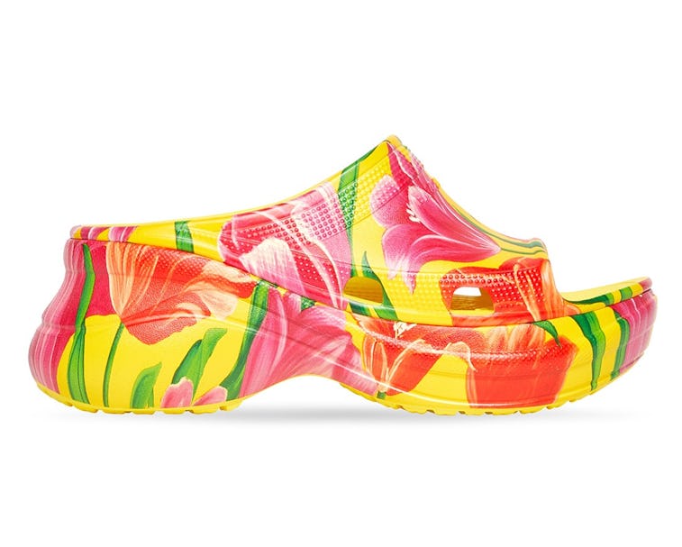 Balenciaga best sale croc slides