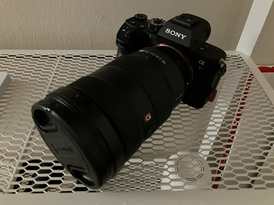 https://imgix.bustle.com/uploads/image/2022/3/14/1cd1af01-35f6-4faf-93c6-6d447200ce01-camera-se.HEIC?w=912&fit=crop&crop=faces&auto=format%2Ccompress
